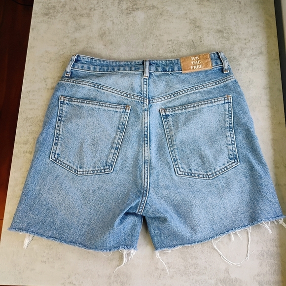 We The Free Pacifica Short Women 28 Blue Jean High Rise Distressed Hem 5" Inseam - Picture 4 of 13